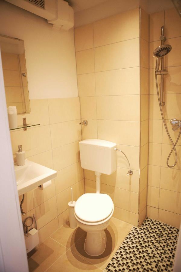 Studio Rome In Der Altstadt Apartment ไฟรบวร์กอิมไบรส์เกา ภายนอก รูปภาพ